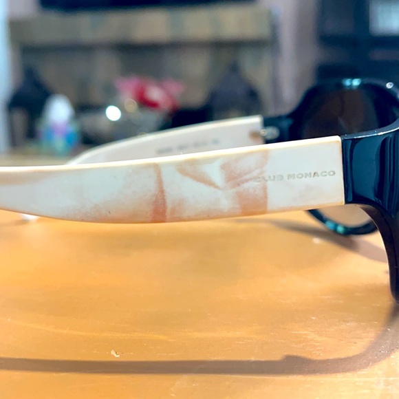 Club Monaco - Picture 6 of 7